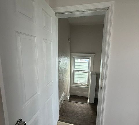 4th image of 221 S 7th St Floor 2
