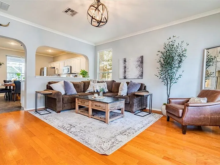 1202 Cardigan St — Photo 2