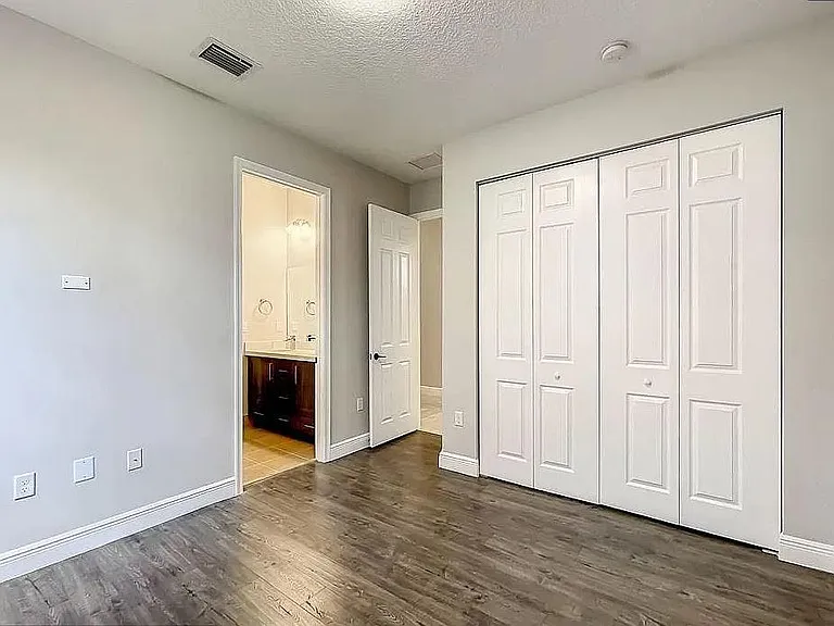 8459 NW 40th St — Photo 16