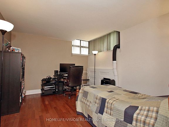 4th image of 1840 Bathurst St Unit B1