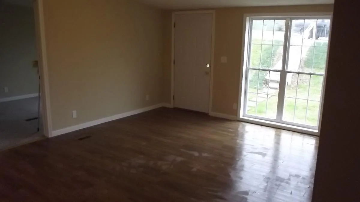 3 bed, 1064 sqft, $1,595 — Photo 2