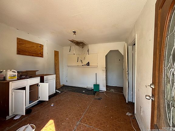 5th image of 2917 CHIHUAHUA ST