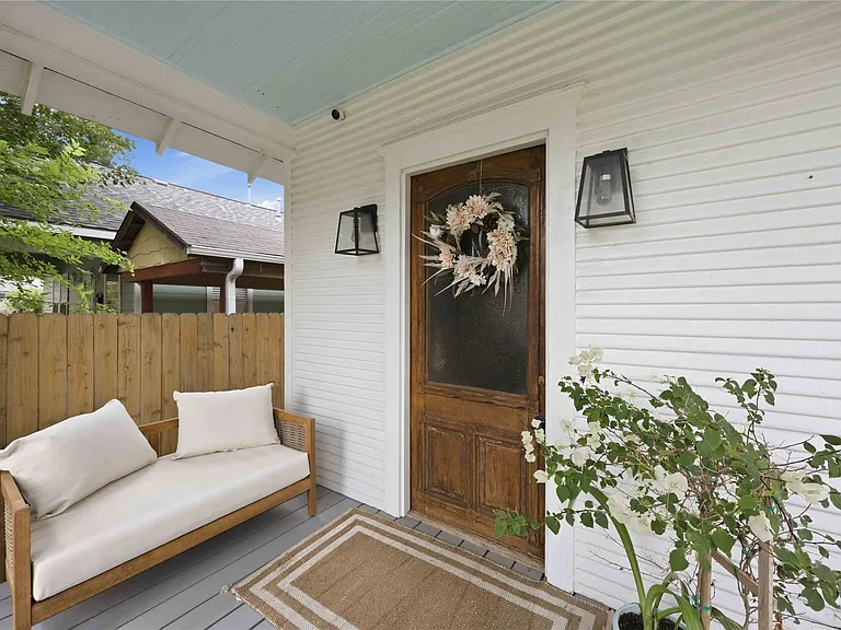 208 Archer St — Photo 1