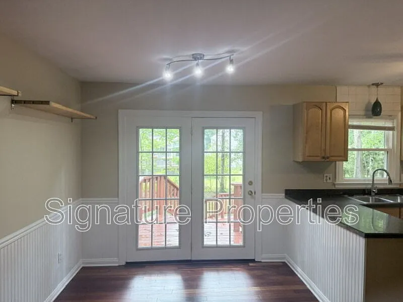 4 bed, 2.0 bath, 1684 sqft, $2,300 — Photo 4