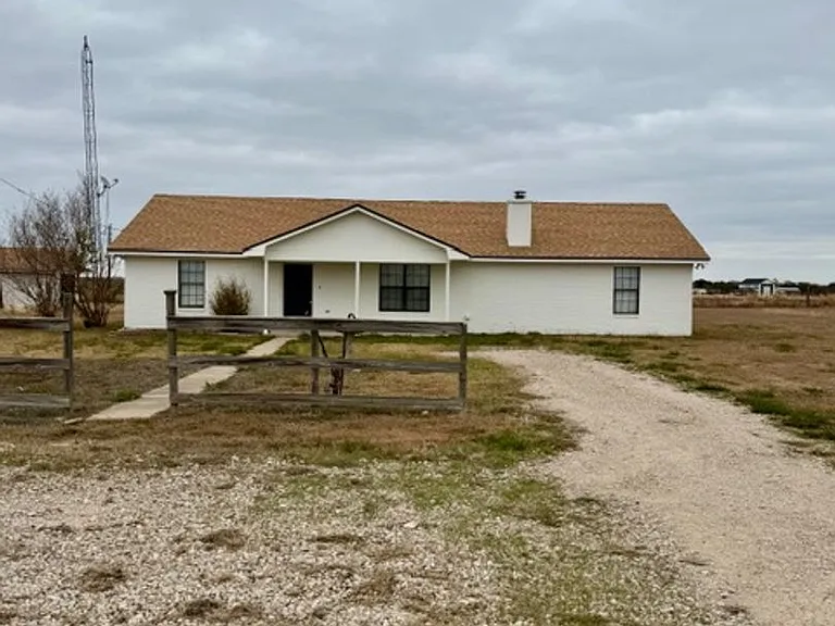 689 Birdie Ln — Photo 1
