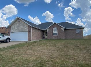 210 E Cypress St, Clever, MO 65631
