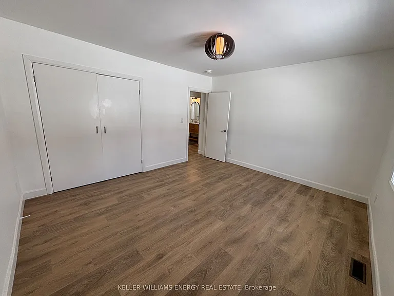 497 Wellington Main St — Photo 24