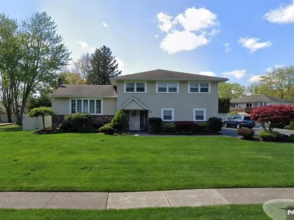 8 Amboy Rd, Wayne, NJ 07470