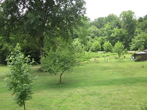 3rd image of 132 Fieldstone Farm Dr