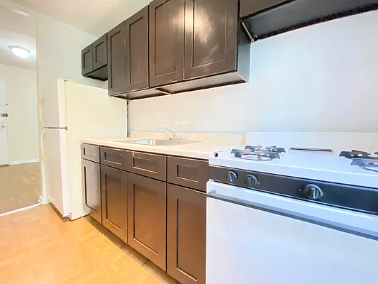 Rented by Queens Apartments Realty LLC | media 23