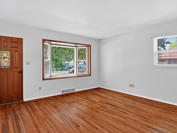 2nd image of 1604 N Cook St