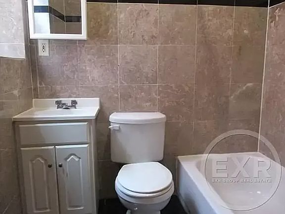 5th image of 291 Cornelia St #1B