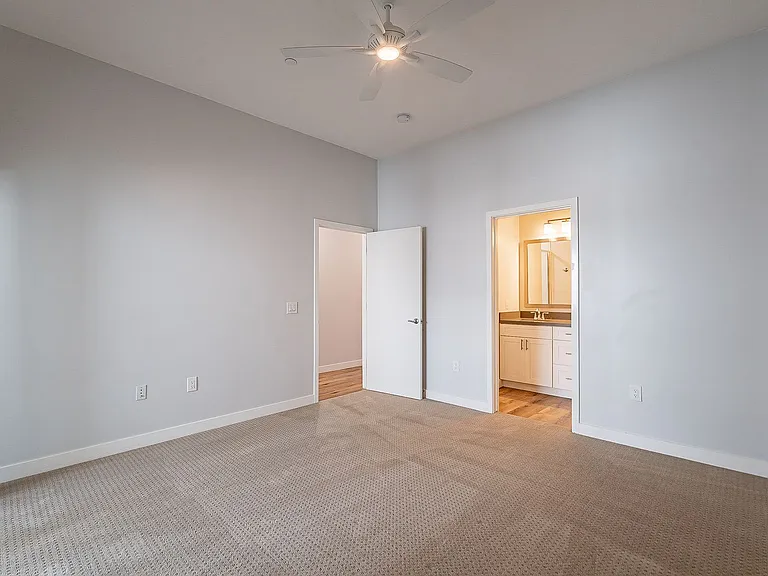 1645 E Cheery Lynn Rd — Photo 31