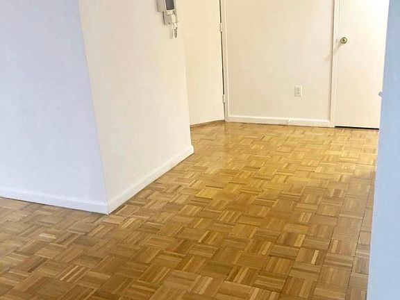 3rd image of 14026 Franklin Ave APT 6