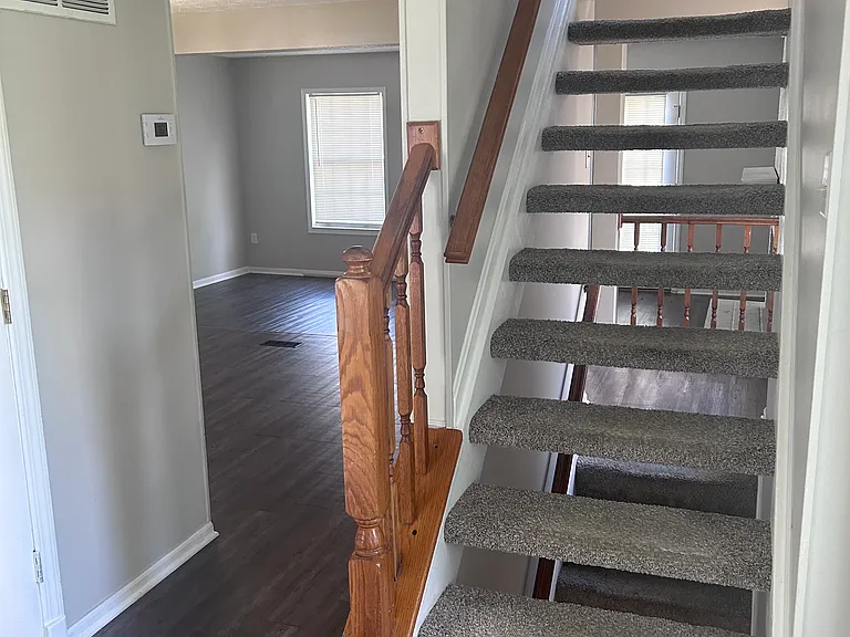 1810 Queen Anne Sq — Photo 21