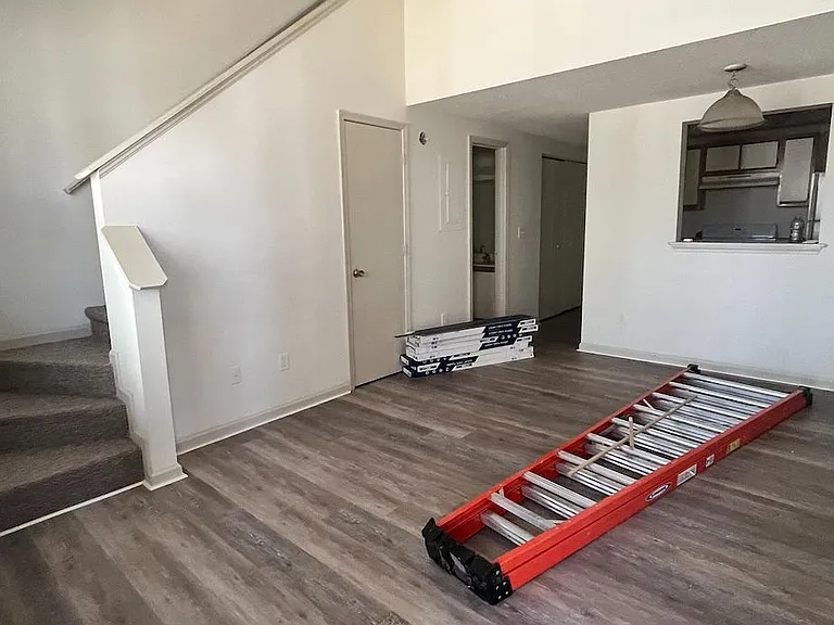 149 Lullwater Dr — Photo 2