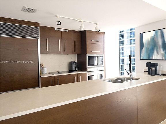 4th image of 475 Brickell Ave APT 3915