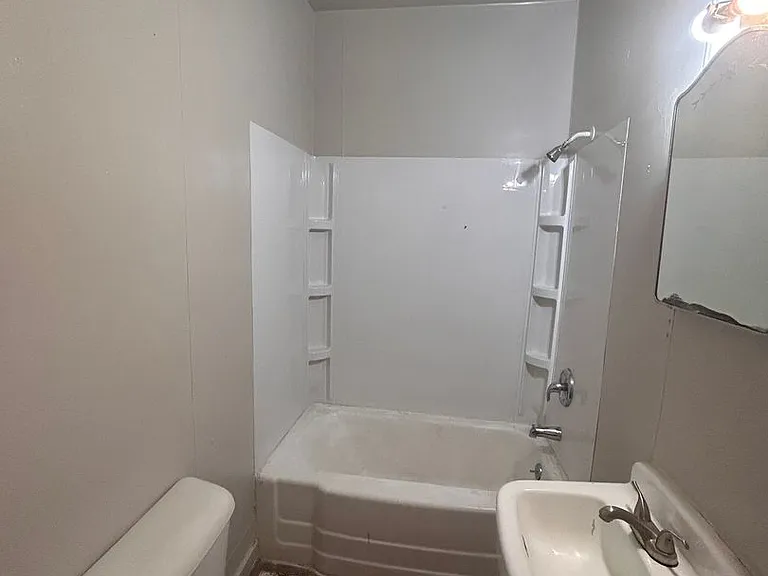 3006 Thompson Ave — Photo 5