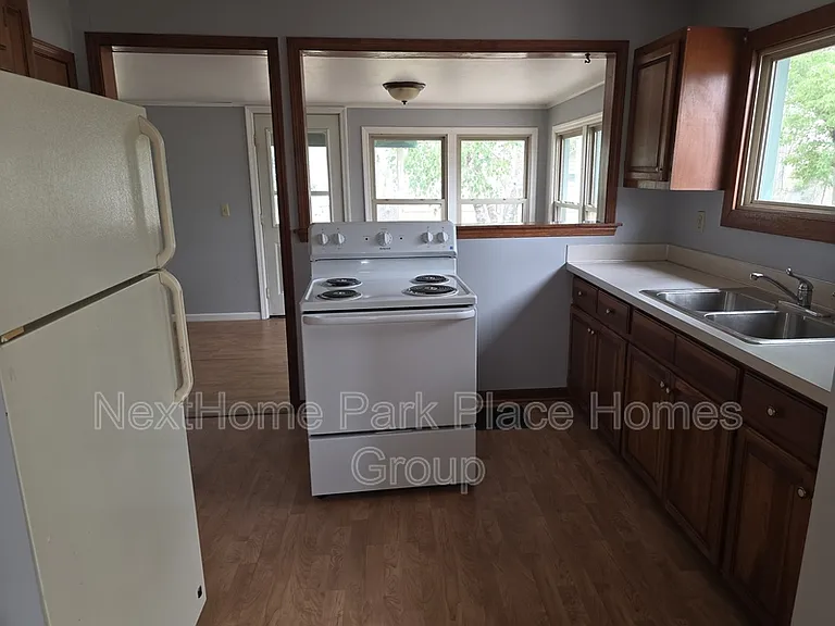 614 Prairie St — Photo 3