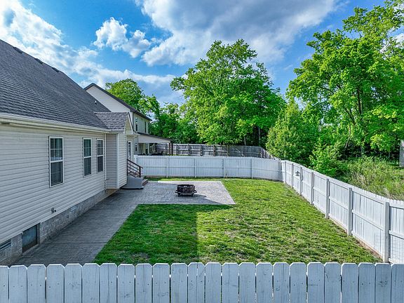 5th image of 591 Tracy Ln