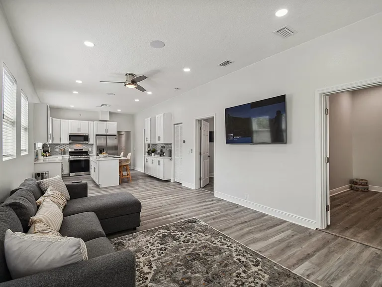 2506 W Main St — Photo 15
