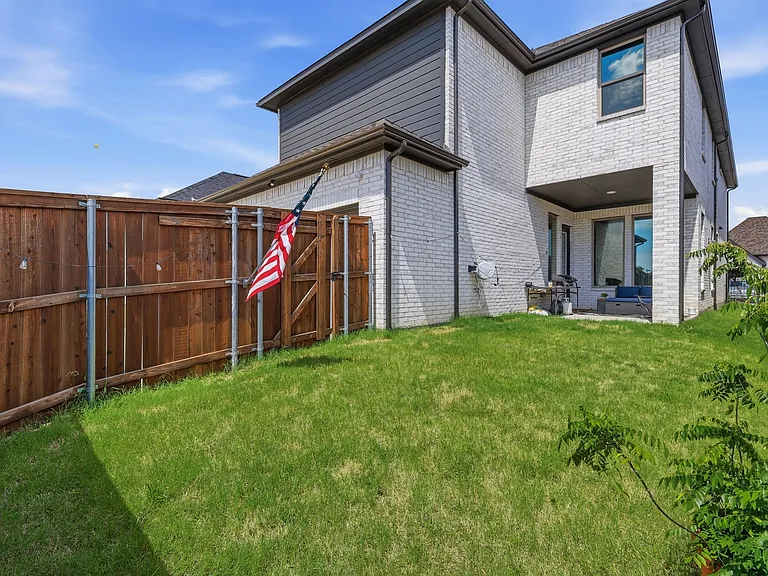 1528 Sandhill Ln — Photo 30