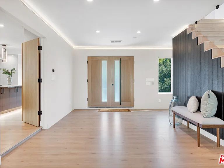 7966 Mulholland Dr — Photo 26