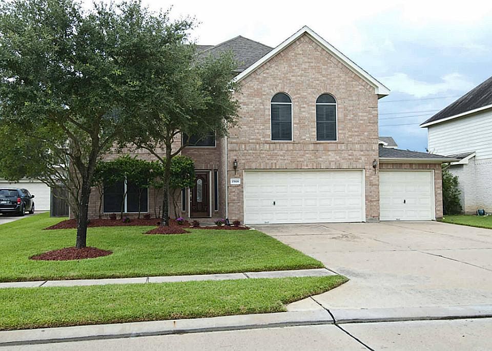 1st image of 15818 Bishops Glen Ln