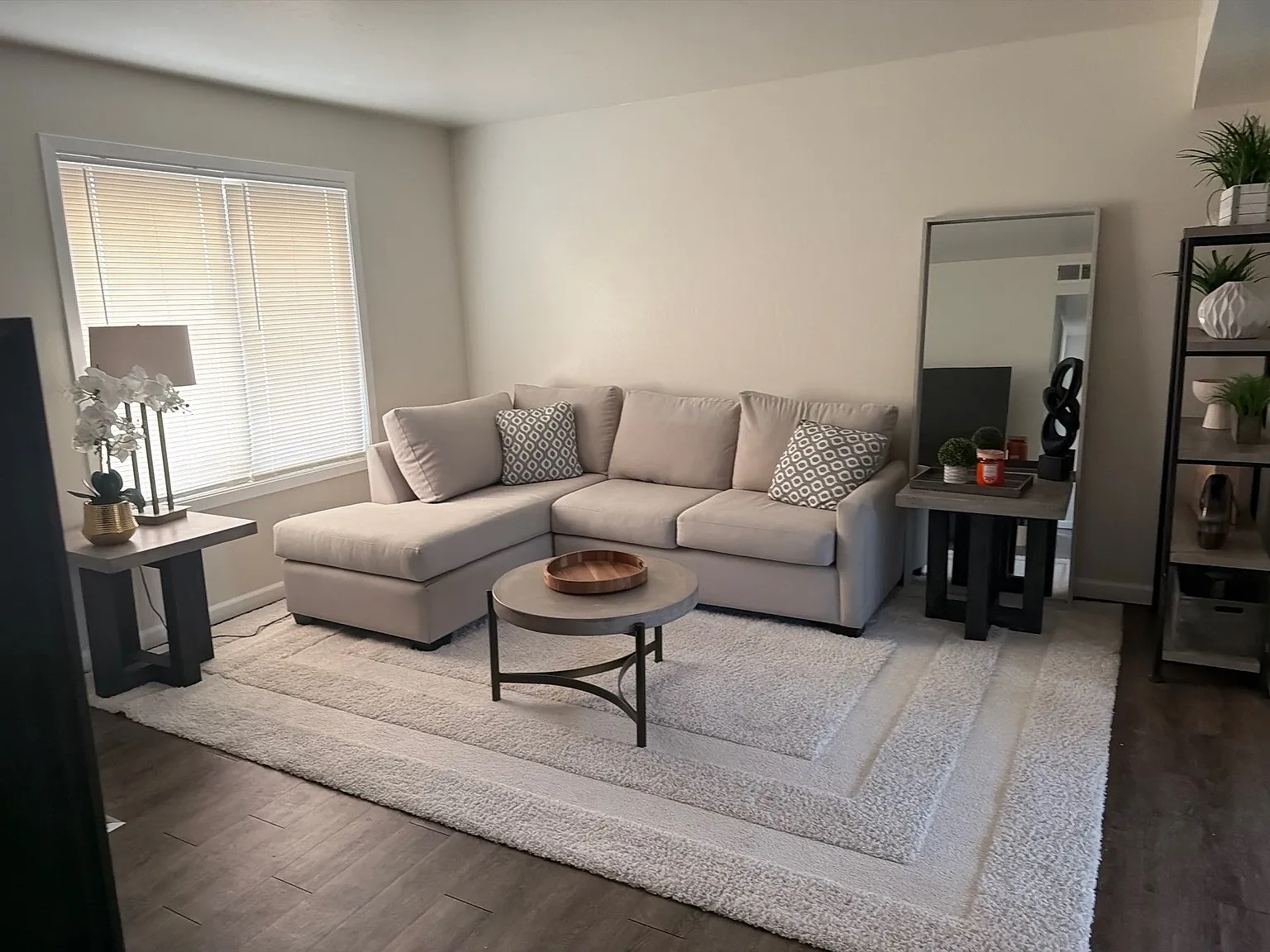 2 bed, 768 sqft, $1,695 — Photo 4