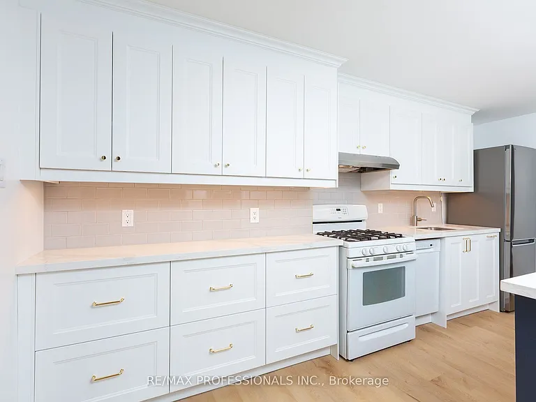 4 Runnymede Rd — Photo 12