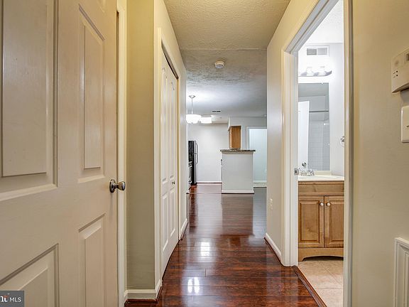 5th image of 8931 Town Center Cir #6106