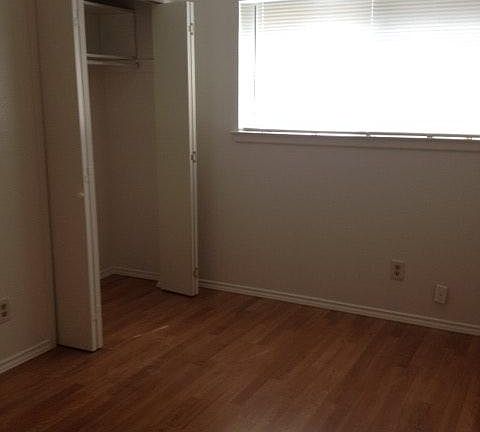 5th image of 1808 Elmwood Ln