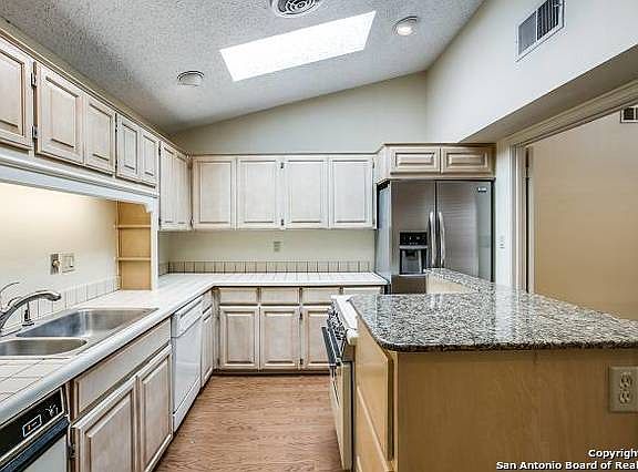 5th image of 20 Campden Cir