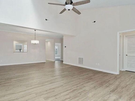 4th image of 9412 Glascow Dr