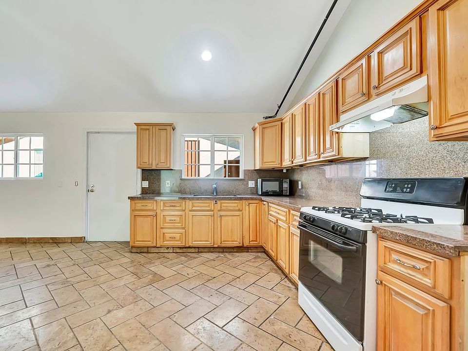2nd image of 6933 Amigo Ave