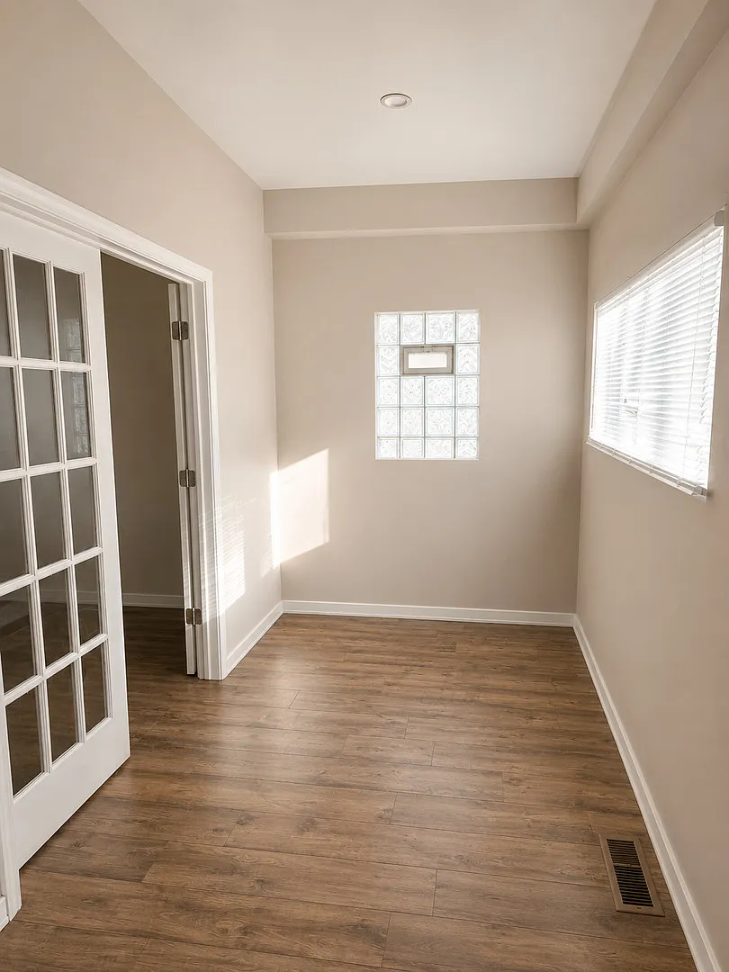 4 bed, 2.0 bath, 1700 sqft, $2,400 — Photo 2