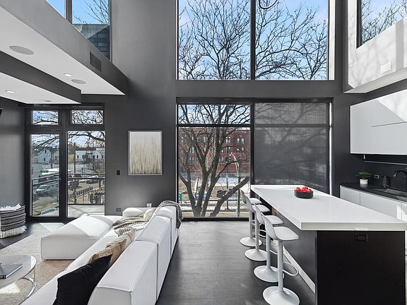 2nd image of 2607 N Ashland Ave #3W