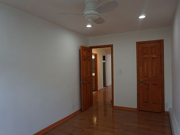 5th image of 5826 43rd Ave