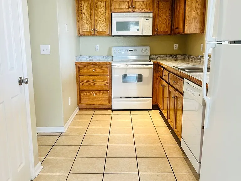 2705 Kathie Dr — Photo 6