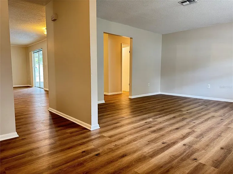 1602 Leslie Dr — Photo 3