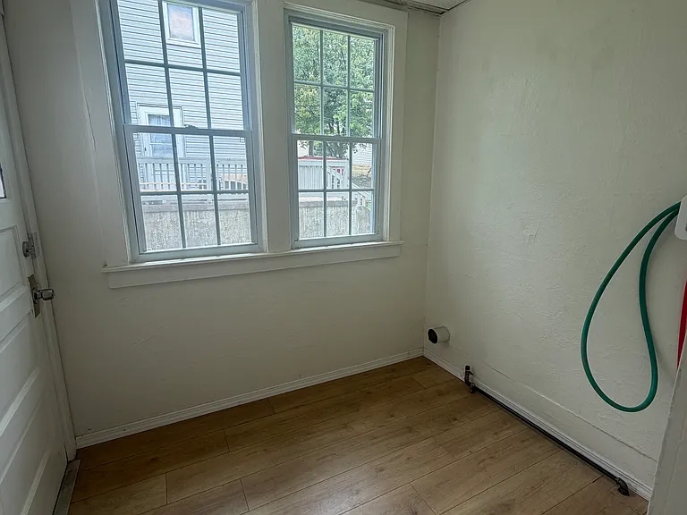 618 Soles St — Photo 4