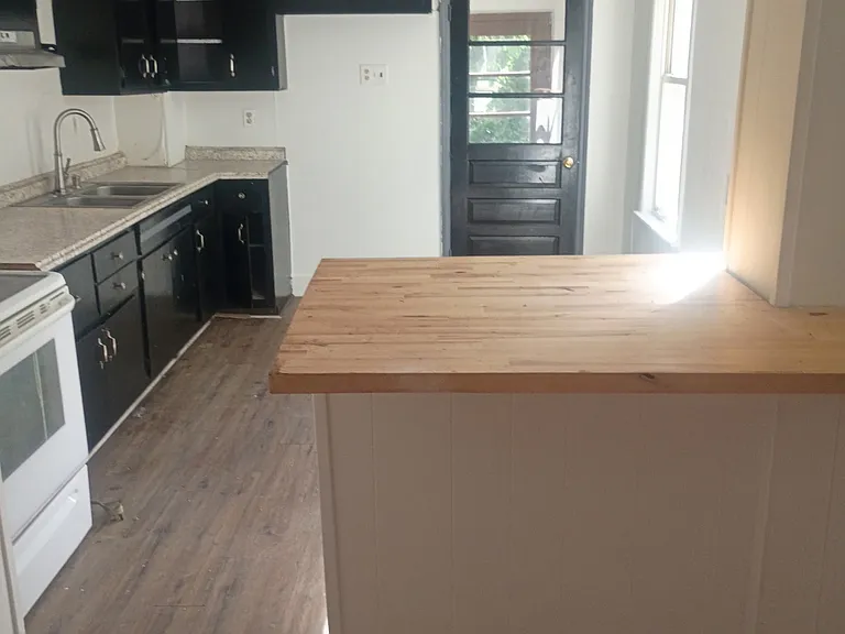 322 Grant St — Photo 10