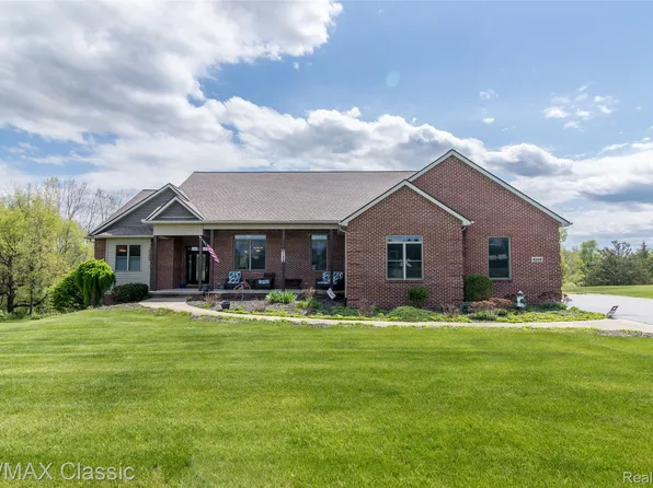 4144 Meadow Hills Dr, Pinckney, MI 48169