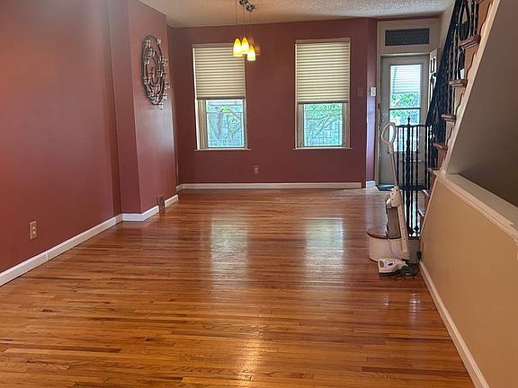 4th image of 1117 Winton St