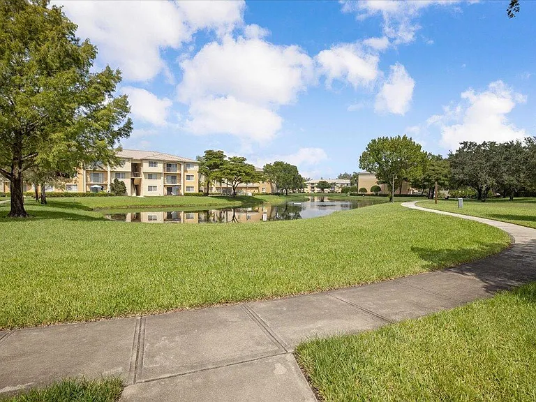 200 Crestwood Ct N #211 — Photo 21