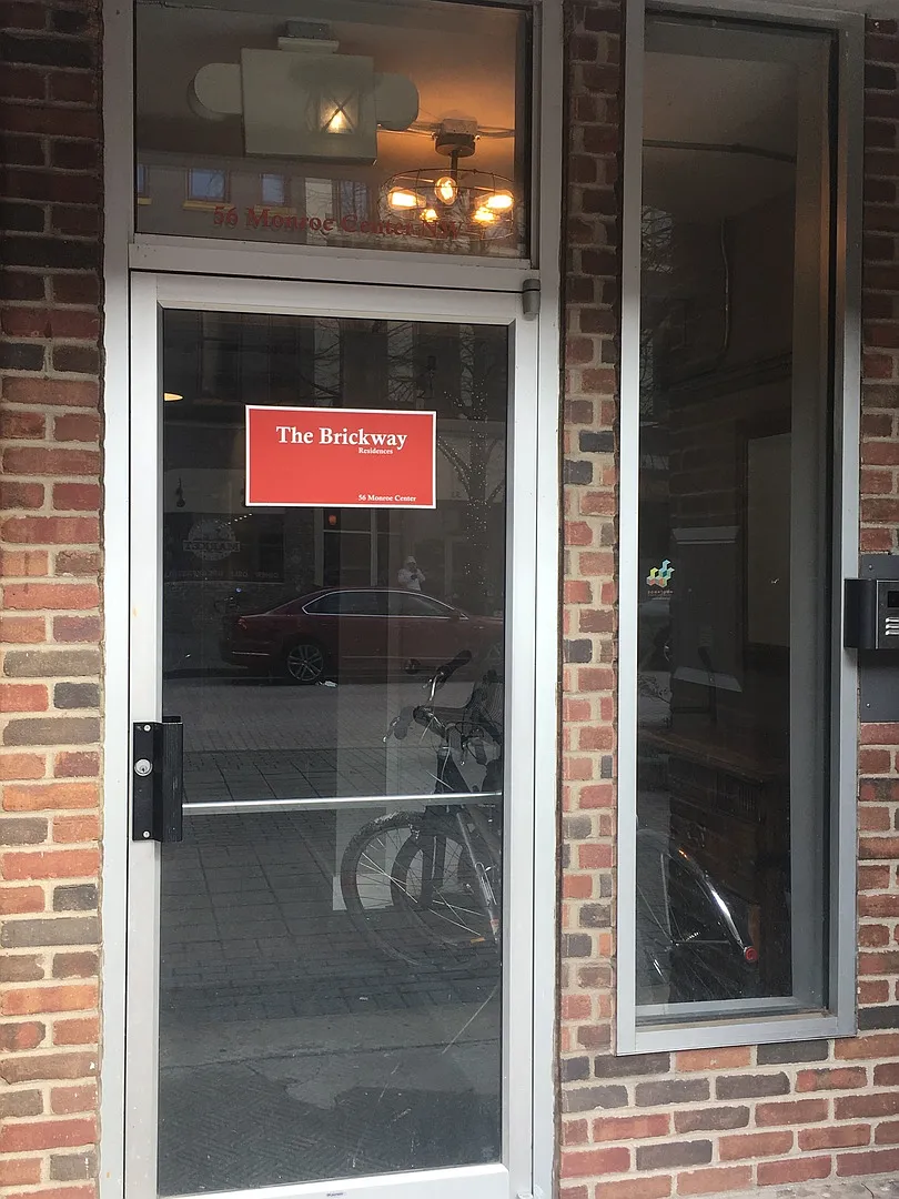 56 Monroe Center -Affordable downtown living! — Photo 3