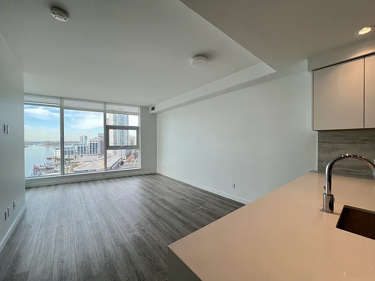 680 Quayside Dr #802 — Photo 2