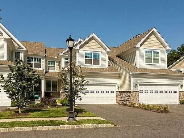 43 Ridgewood Dr, Middlebury, CT 06762