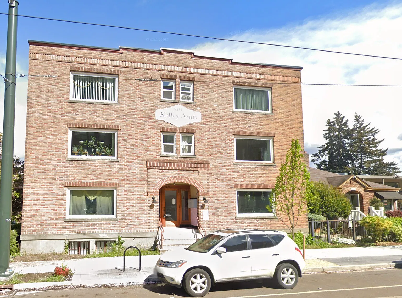 Kelly Arms Apartments — Photo 2