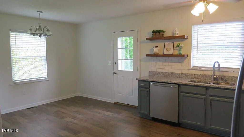 3 bed, 1008 sqft, $1,500 — Photo 4